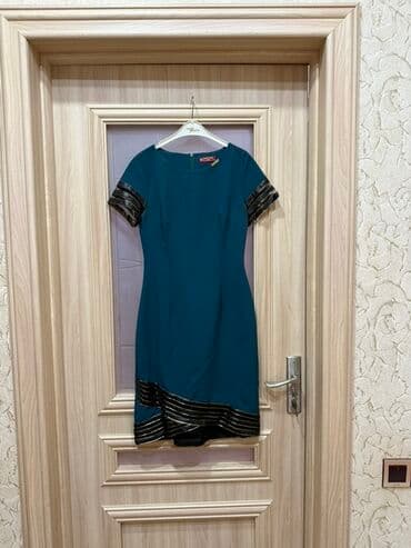 женские футболки и майки в полоску: Qadın geyimləri – 3 model paltar dəsti 1) Firuzəyi rəngli diz — 1