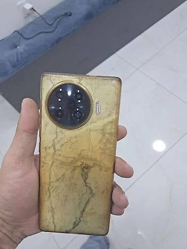 pixel 10 pro: Tecno Spark 20 Pro, 256 GB, Face ID — 3