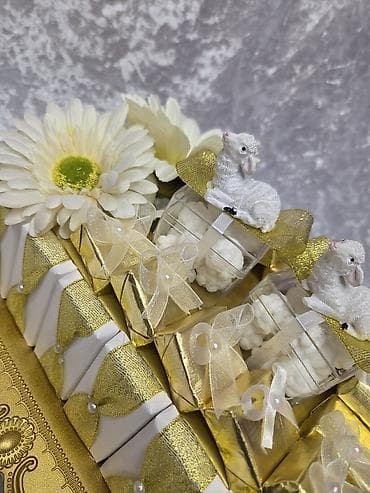 heyet gulleri ve adlari: Təsviri: Müxtəlif rəng və dizaynlarda hazırlanmış dekorativ gül — 6