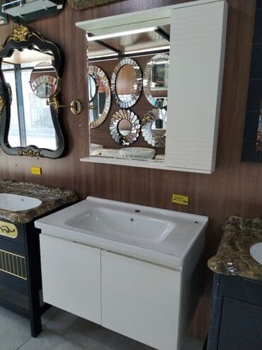 Ağ rəngli hamam dolabı, inteqrə olunmuş раковина və güzgü ilə