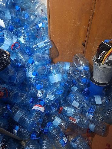 turşu: Toplu plastik bidonlar (5–10 litr həcmli) satılır. 5 litrlik 20 qəpik — 6
