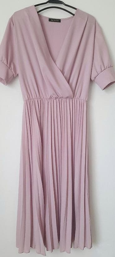 Mauve/Bənövşəyi tonlarda midi paltar - Model: kəsişən “wrap” stilli