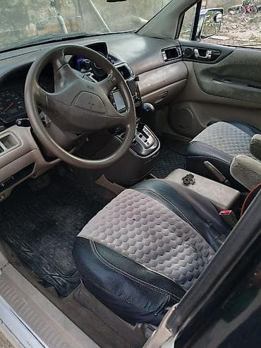 spoiler satisi: Mitsubishi Chariot Grandis, ağ rəng, 7 yerlik geniş salonlu miniven — 4