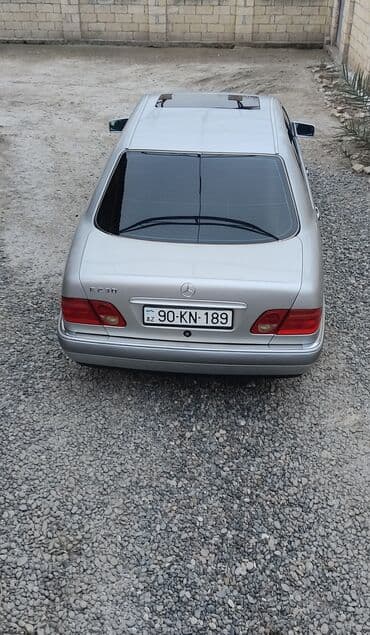 traktor şəkilləri: Mercedes-Benz E 230: 2.3 l | 1995 il Sedan — 2