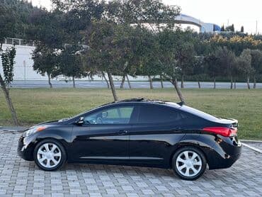 Hyundai: Hyundai Elantra sedan - Korpus: 4 qapılı sedan, qara rəng - Mühərrik — 9