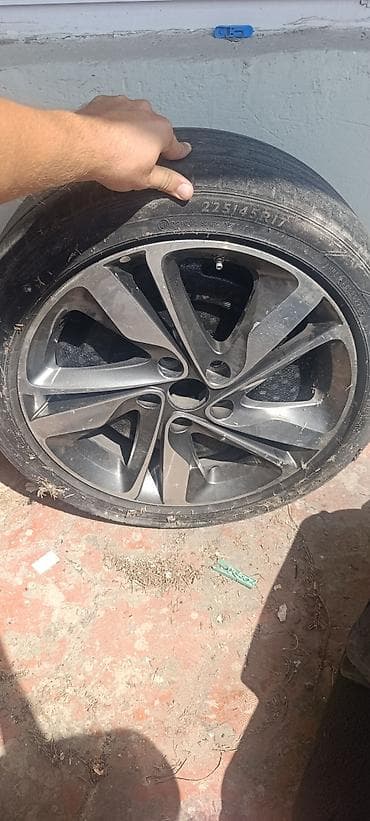 4 teker: 17" yüngül lehimli disk və təkər komplekti - Disk: 5 cıvata dəliyi — 3