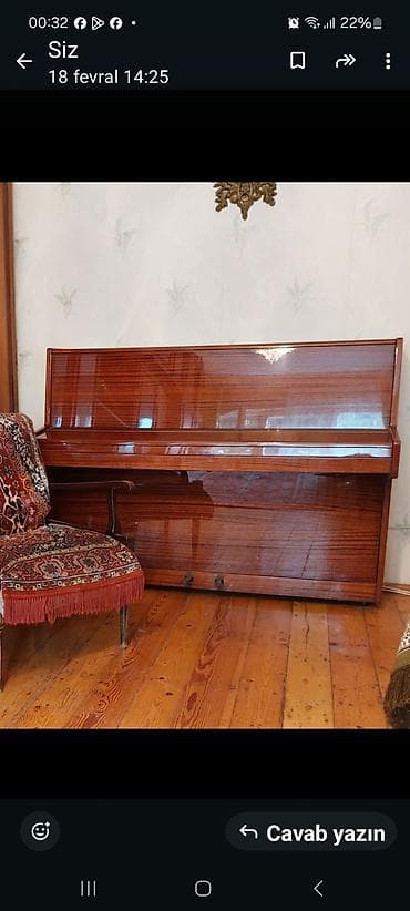 akustik gitara satisi: Upright pianino – klassik dizayn, parlaq taxta korpus. - Model — 1