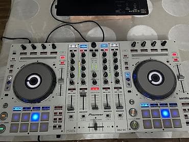 Pioneer DDJ‑SX ağ rəngli 4-kanallı peşəkar DJ nəzarətçisi - Serato DJ