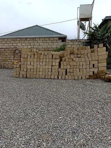 1 gunluk kiraye evler: Bərdə şəhər sənaye küçəsi tam yol kənarında. 6.5 sotda yerdən — 8