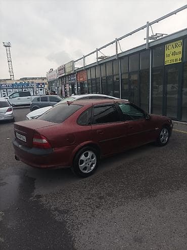 vaz 2106 abilsofka: Opel Vectra B sedan, tünd qırmızı rəng. - Kuzov: 4 qapılı sedan — 3