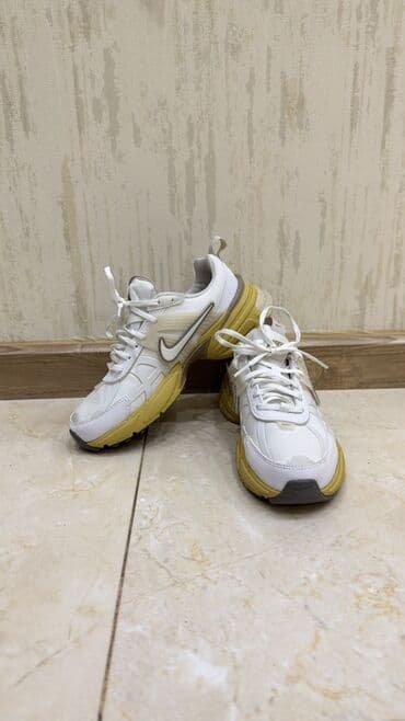 air max qadın krossovkaları: Nike V2K Run Gore‑Tex Sneakers - Model: Nike V2K Run Gore‑Tex - Üst — 4