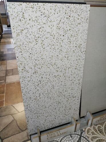 Dekorativ Deco Ceramic plitəsi, açıq rəngli səthi üzərində müxtəlif