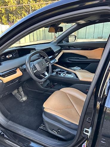 tesla model x: Changan Uni-V: 1.5 l | 2023 il 100300 km Sedan — 6