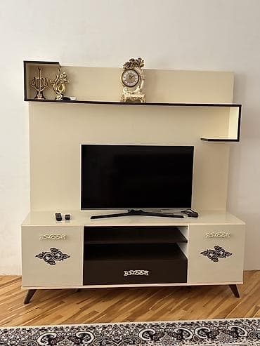 Düz TV altlığı, Polkalı, Laminat — 1