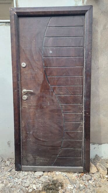 Mənzil üçün İşlənmiş Giriş qapısı 90x200 sm Petlə ilə, Zəmanətsiz, Ünvandan götürmə