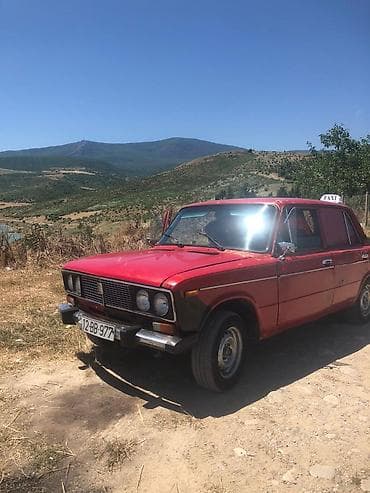 larzon disk: VAZ 2106, qırmızı rəngli, sedan kuzov. Xüsusiyyətlər: - 4 qapı, 5 — 5