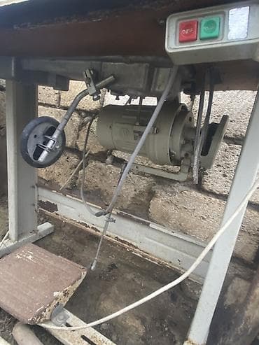 tikiş masını: Ideal vezyetdedir isleyir sadece ust taxtasini yagis vurub Sənaye — 3