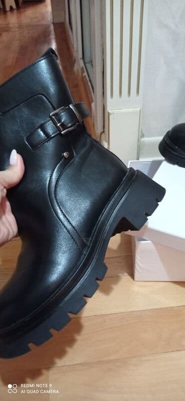 çəkməcə: 38 razmer,1 defe geyinilib,30 man satiram,baha alinib,ici istidi — 4