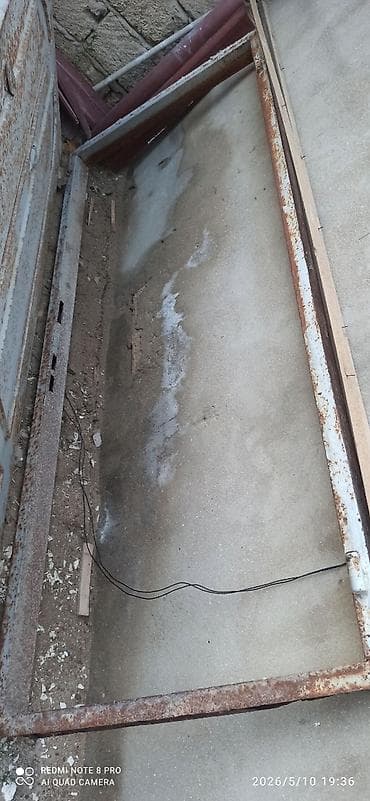 Metall qapı və qutu (çərçivə) dəsti

40 asn 210/220uzunu eni 80/85 — 2