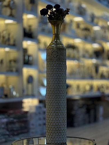 Vazalar: Bir vaza, Metal — 2