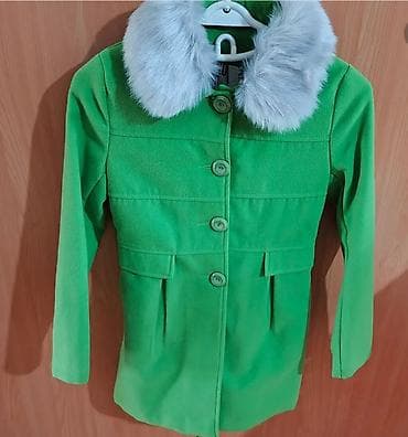 Paltolar: Qadın palto – parlaq yaşıl rəng, süni kürk yaxalı kashmir - Model — 1