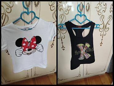 Qadın üst geyimləri dəsti - Ağ rəngli, qısaqol T‑şört: ön hissədə