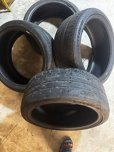 Disklər: Məhsul: Avtomobil şinləri dəsti - Brend: Vitour (üzərində “VITOUR” — 1