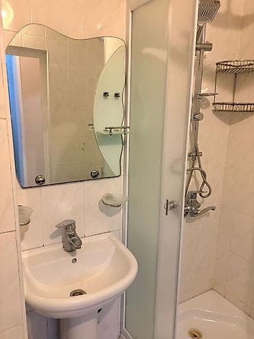 bakida kiraye ev: Aga Nematullada yerleşir Nenemin tendiri Adore parfum arxası Metro — 2