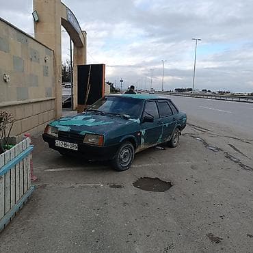 топаз авто: VAZ 2105, ağ rəng, sedan kuzov. Xarici hissə: - Klassik 2107 dizaynı — 6