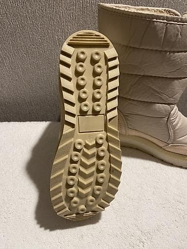 Аксессуары: Bot 37 razmer təzə - Material: suya davamlı parça və süet detalları - — 2