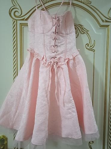 ziyafət geyim: Qadın geyimləri – 3 ədəd don dəsti 1 defe geyilib,yeni kimidi,ayrı — 3