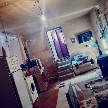 ismayıllıda ev: Satılır: 3otaqlı həyət evi (şəkillərdə göründüyü kimi) Xüsusiyyətlər — 4