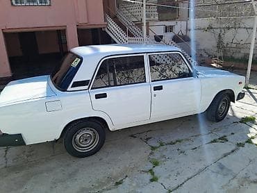 2107 satisi: Lada 2107 sedan – ağ rəng, 4 qapı, arxa ötürücülü klassik model — 5