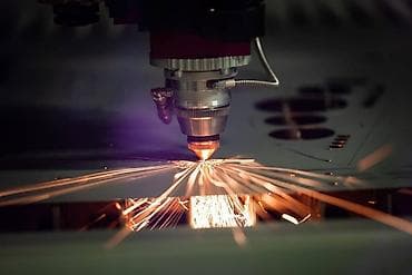 qara metal: Lazer kəsim maşını metala yüksək dəqiqliklə forma vermək üçün istifadə — 1