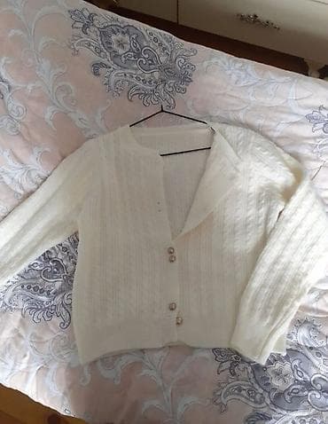 ag donlar: Yenidir. Qiyməti 30 azn deyil sadəcə 15 azn. Sadəcə metrolara — 1