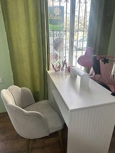 saç stolu: Salonumuza təcrübəli saç və dırnaq ustası tələb olunur. Daimi oturub — 4
