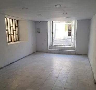 İcarəyə obyekt – küçəyə çıxışı olan, nişanları mövcuddur; piyada — 6