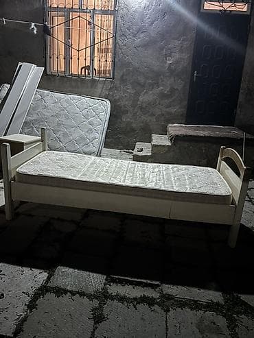 İşlənmiş, Təknəfərlik çarpayı, Bazasız, Matras ilə, Siyirməsiz