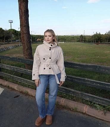 Qısa bej trençkot - Rəng: krem/bej - Model: qısa kəsim trençkot