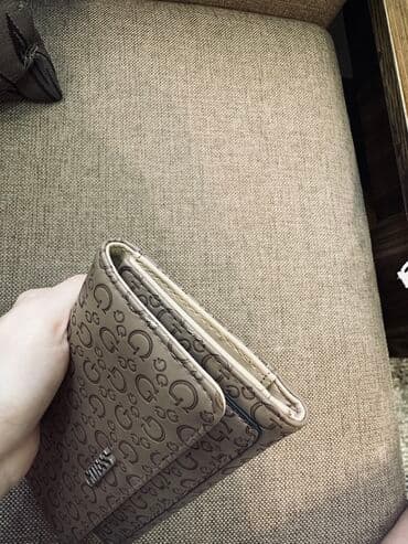 cüzdanlar: Guess cüzdan.Baha alınıb lakin 2 tərəfində cuzi defekt olduğu üçün 25 — 5