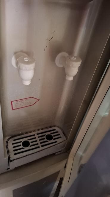 goy su: Su dispenseri 20Azn işləkdir. Problemi şəkildə gördüyünüz kimi krantı — 2