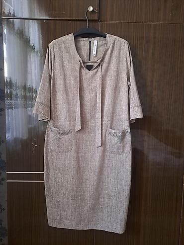 Qadın paltarı – bej/taxta rəngində, düz kəsim - Model: rahat, dizə