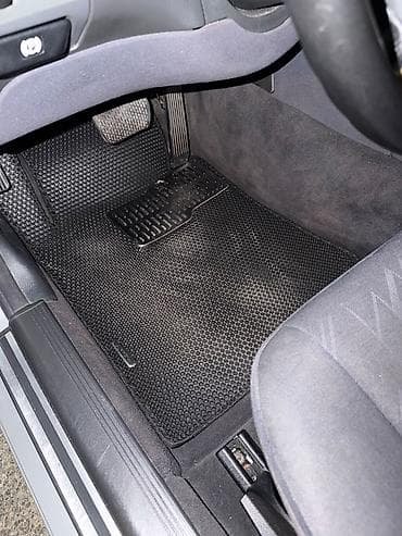 Mercedes-Benz E-Class: 2.2 l | 2000 il Sedan — 8