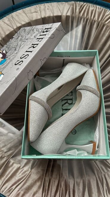 туфли новая не одевала не разу: Туфли, Размер: 36, цвет - Серебристый, Новый — 1