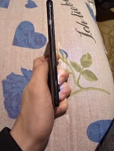 iphone x pro max: IPhone 11 Pro, Qara, Face ID — 3