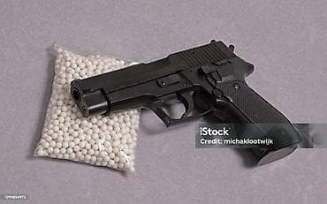 Pnevmatik/airsoft tipli tapança və plastik BB güllələri dəsti. Qara