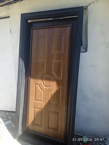 Dəmir qutu ilə birlikdə giriş qapısı. - Material: metal karkaslı
