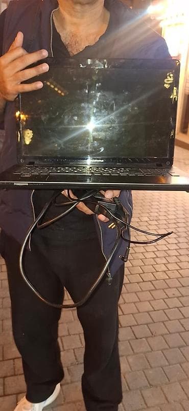 diş ağardan: Packard Bell noutbuk Xüsusiyyətlər: - Ekran: 15.6 düym, parlaq örtük — 3