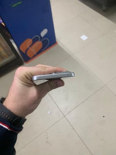 mi 12 t: Honor 400 Lite, rəng - Gümüşü, Barmaq izi — 3