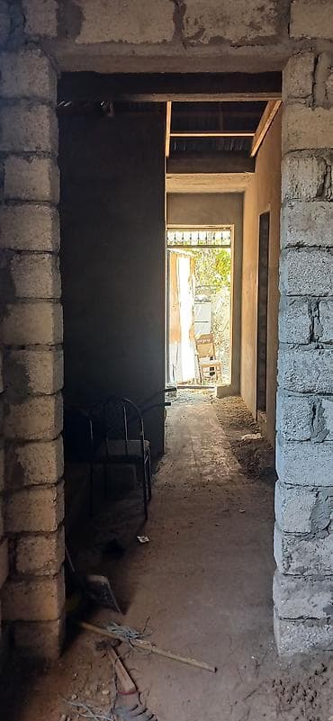 plasmas qapi: Satılık yarımçıq tikili – daş divarlı, taxta karkaslı dam örtüyü ilə — 3